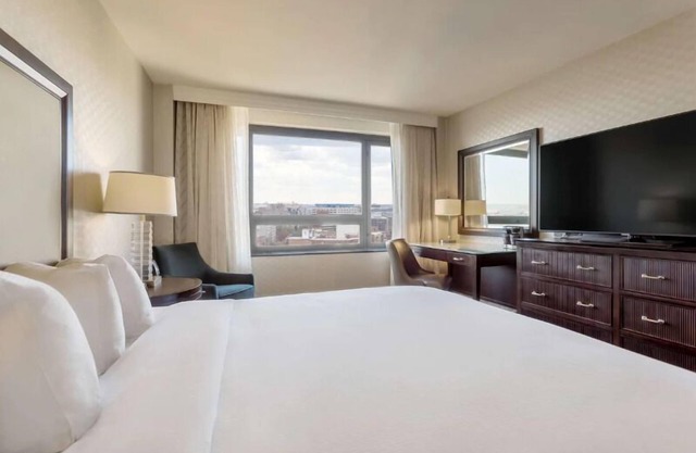 Explore DC from Your Doorstep! Outdoor Swimming Pool, Pets Allowed!