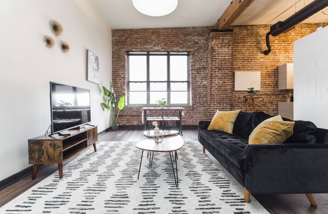 Exposed brick, wood beams, & chic touches give this loft serious style. Enjoy skyline views from the rooftop, a full kitchen with coffee bar, king bed, on-site gym, & quick access to the free KC streetcar. Walk to shops/dining, and the City Market!
