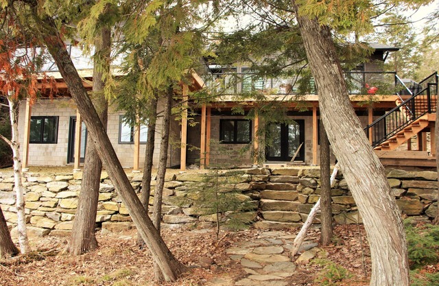 Exquisite designer cottage on sand beach on Kennisis Lake!