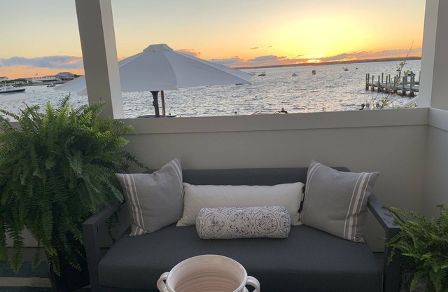 Exquisite yachts & sunsets, total elegance -2178718