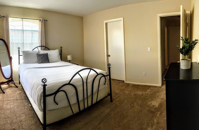 Extended Stay 3 Bedrooms Cozy Townhouse Living