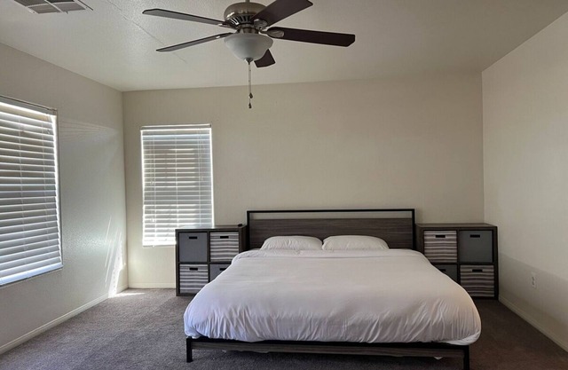 Extended Stay 3 or 4 Beds Cozy Smart Home Living