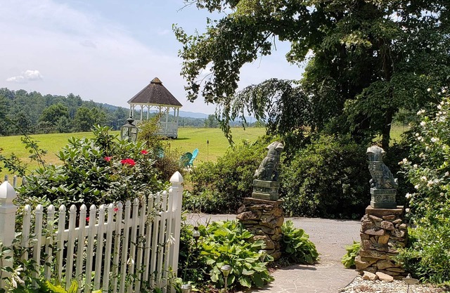 Extra 30% off nightly rates for September! POOL STILL OPEN!