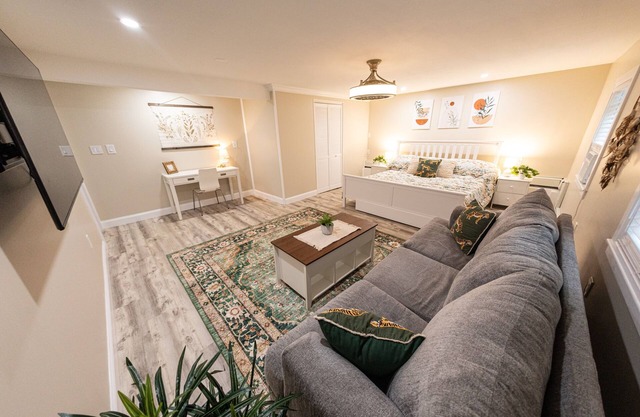 Extra large 1 Bedroom apartment!