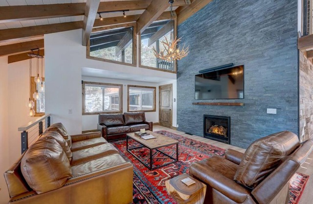 Extra Spacious 2BR Cabin w Office and Outdoor Deck