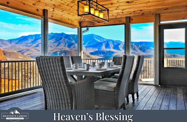 EXTRAORDINARY Luxury View Cabin! Game Room! Theater! Porch w/Fireplace! Hot tub