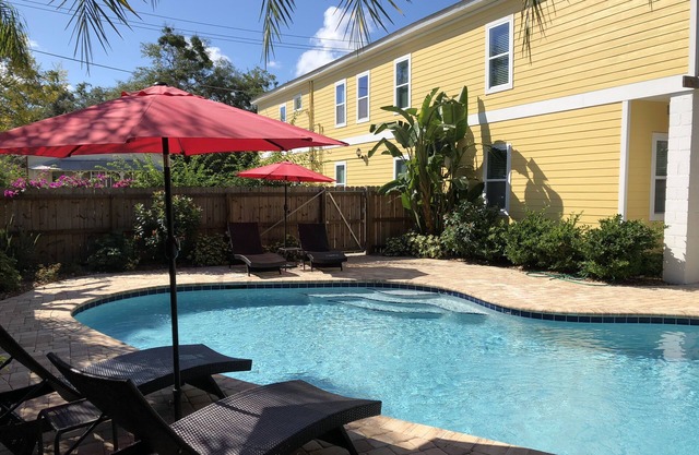 F1, Downtown St. Augustine, POOL, beaches, free onsite parking!