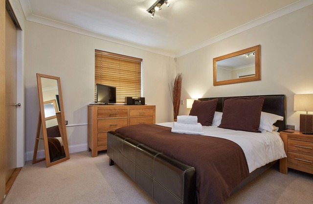 Fab 2 Bed 2 Bath apt w/parking Jago Court Newbury