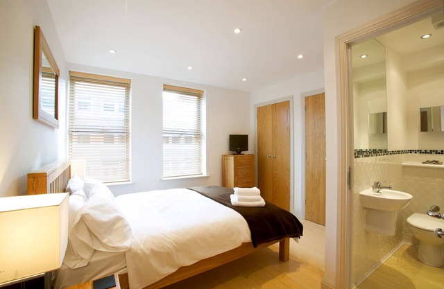 Fab 2 Bed 2 Bath apt w/parking Pelican Hse Newbury