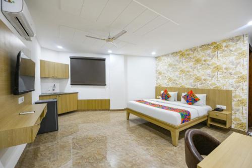 FabHotel Luxe 8 Stayz - Nr Mega Mall & DLF Phase 1 Metro