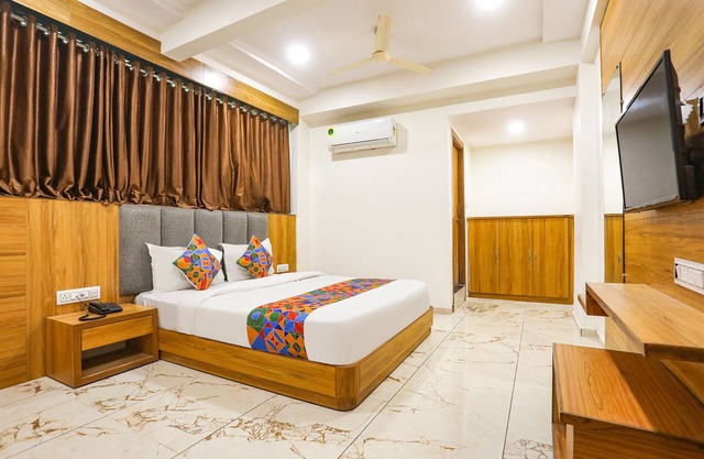 Fabhotel Raj Villa