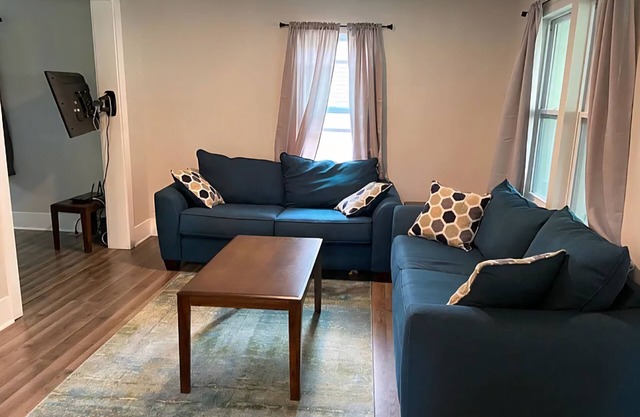 Fabulous 4-bedroom house near downtown Lake Geneva!