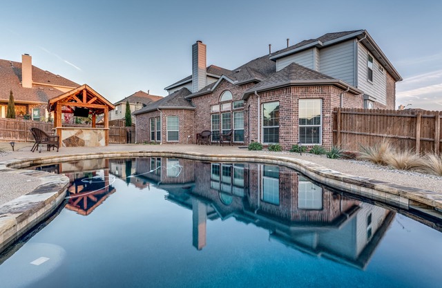 Fabulous 6 Bedroom, 4 Bath Pool Outdoor Kitchen Media 3 Kings, 6 Queens, 1 Fu