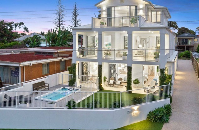 Fabulous Flinders - On Queens beach