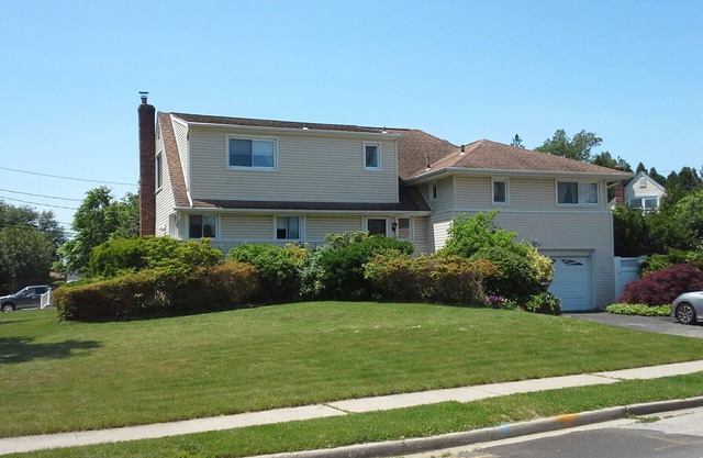 Fabulous house in Plainview.Viral free!