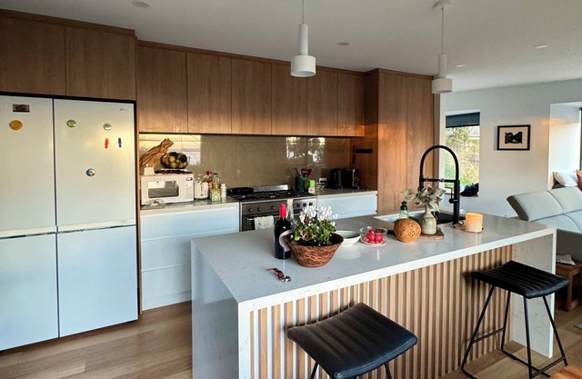 Fabulous New Contemporary Villa. Steps From the Beach/Outdoor Tub and Firepit