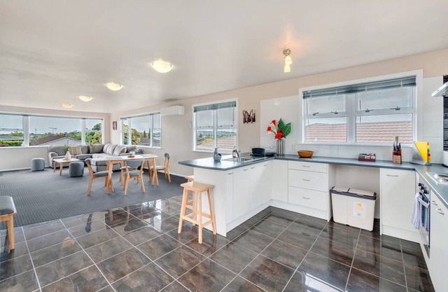 Fabulous Three Bedroom Home In Pakuranga