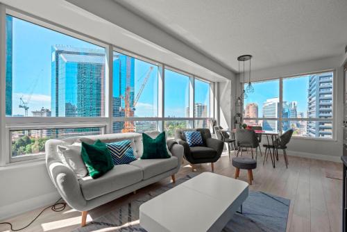 Fabulous Toronto 2Br 2Ba Condo Free parking Pool Gym