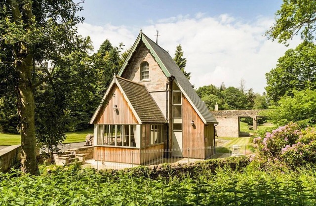Fairytale Folly - One Bedroom Villa, Sleeps 2