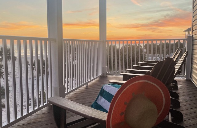 FALL DISCOUNT! BEAUTIFUL VIEWS! Relaxing, family-friendly home on the Gulf!