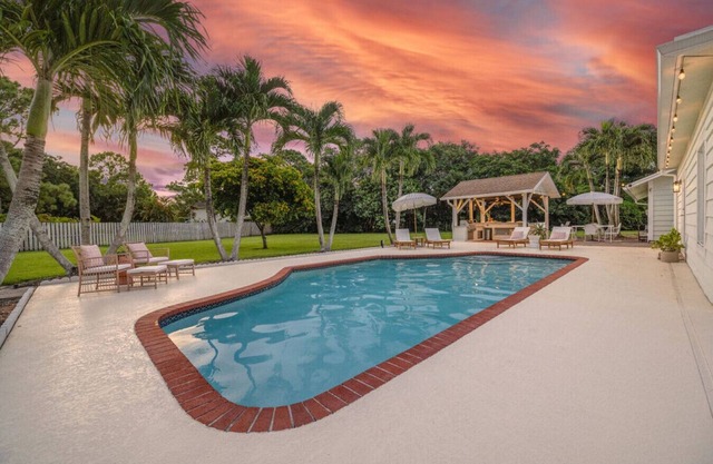 Fall Escape Golden Views & Private Pickleball