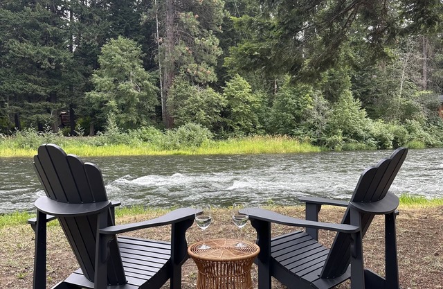 Fall Escape w/Yakima River Views, Fire Pit, Decks & Golfing at Sun Country