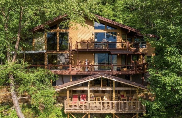 Falling Water Lodge | Gorgeous 5BR Mountaintop Lodge