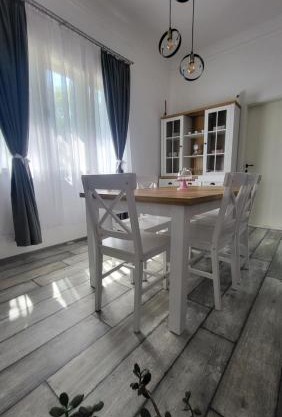 Falusi ház Tóth György