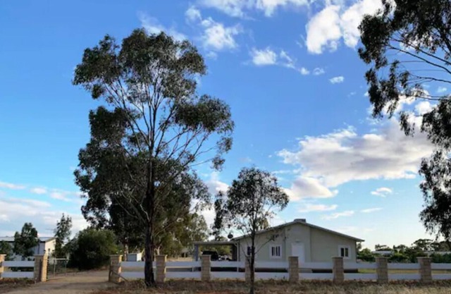 Family Cabin near Murray, Sleeps 6, Dogs ok