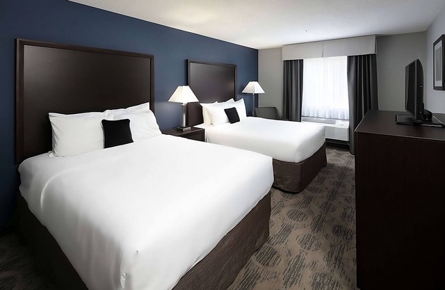 Family-Centric Units Near Olympic State Park! Queen Beds,Pool, Picnic Area
