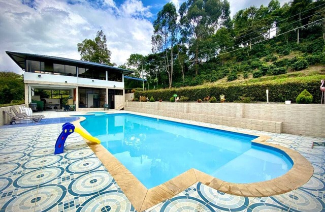 Family Estate full of charm and relaxation! 5 minutes from town