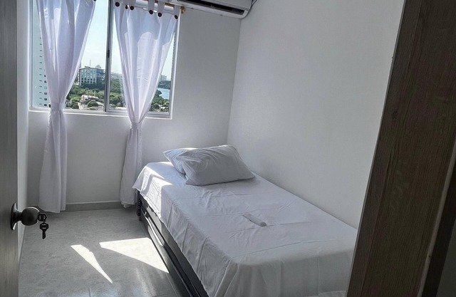 Family-Friendly Haven: Modern Amenities & City Views