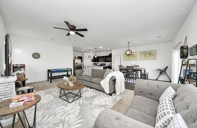 Family-Friendly 4-bedroom Oasis with Fully Equipped Kitchen & Relaxing Vibes