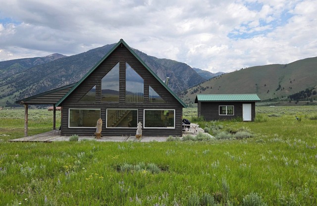 Family friendly cabin close to Yellowstone National Park and Madison River