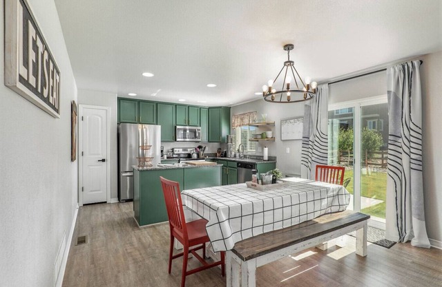Family Friendly Charming +Clean 5 Bedroom House,