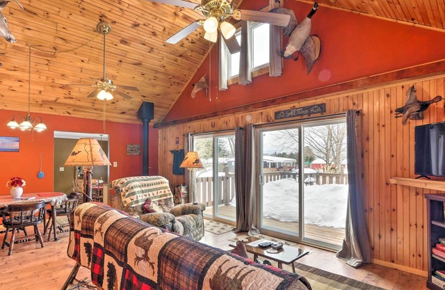 Family-Friendly Espyville Cottage Near Lake!