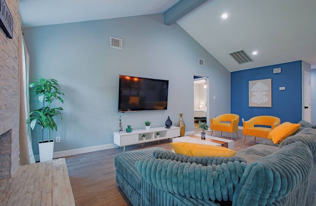 Family Friendly Getaway - Houston near Downtown