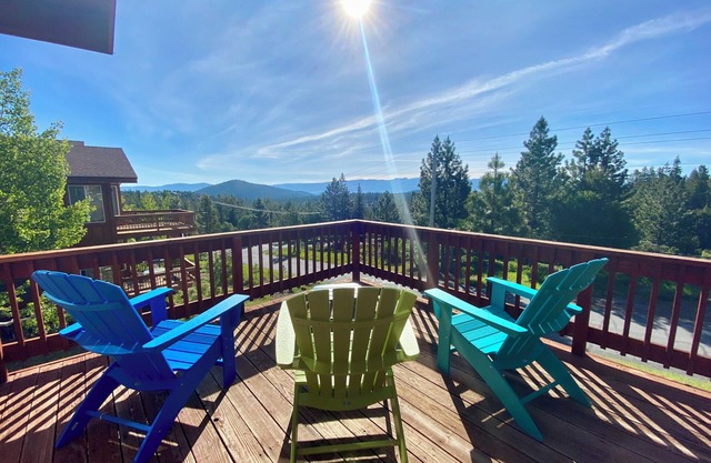 Family Friendly, Gorgeous Views and steps to Tahoe Donner Ski Hill
