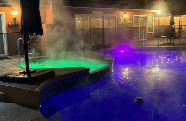 Family friendly HOT TUBE with Licensed