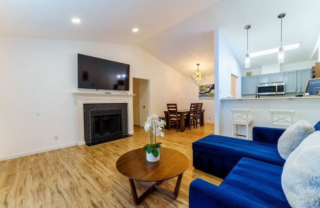 Family Friendly & King Suite & Fire Pit, 9 Mil DT
