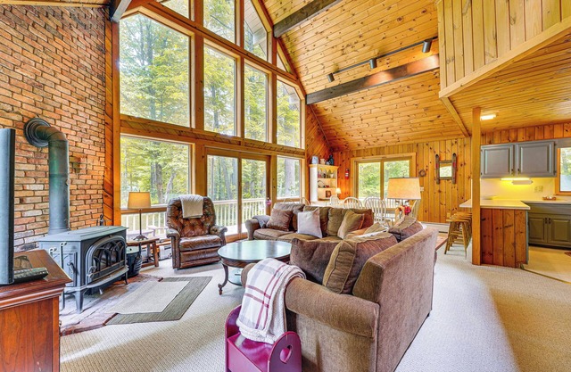 Family-Friendly Ludlow Cabin on Lake Pauline!