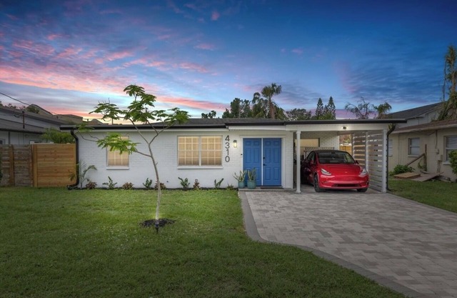 Family-Friendly Tampa Retreat w/Back & Playset