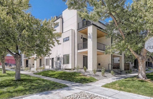 Family-friendly Townhouse on Jefferson Park. 5-minute walk from Empower Field!