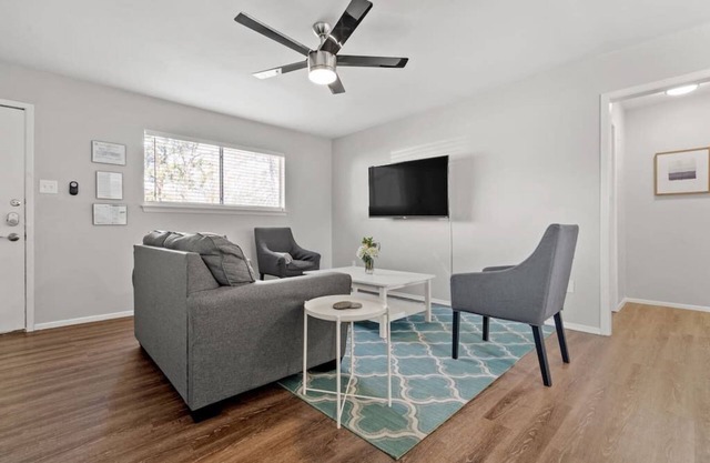Family Friendly! WALK to AT&T Stadium. Spacious & Clean.