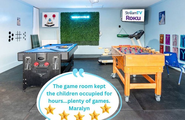 Family Fun for 12 – Game Room, 2 Kings, 6 TVs, 300Mbps, Patio & Massage Chair