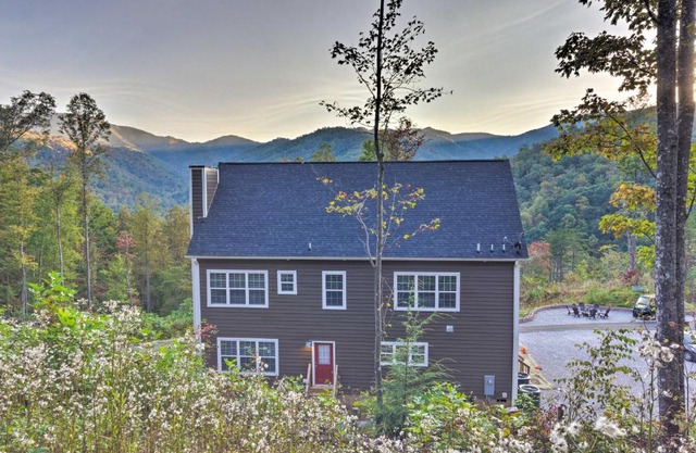 Family Holiday Retreat! Mtn-View Blue Ridge Home