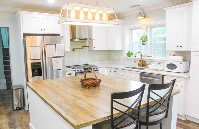 Family Home w/Firepit Near CSU - Pet Friendly- Minutes from Fort Benning