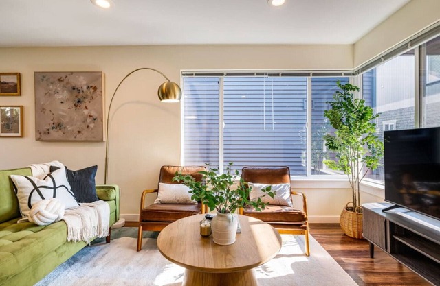 Family/King Beds/In-Unit Laundry/Mins to DT