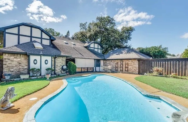 Family Oasis in Central Plano ; Pool, Patio, 5BR, Fast Wi-Fi