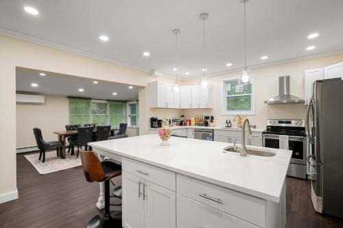 Family Oasis Pool Firepit Creek Near Delaware